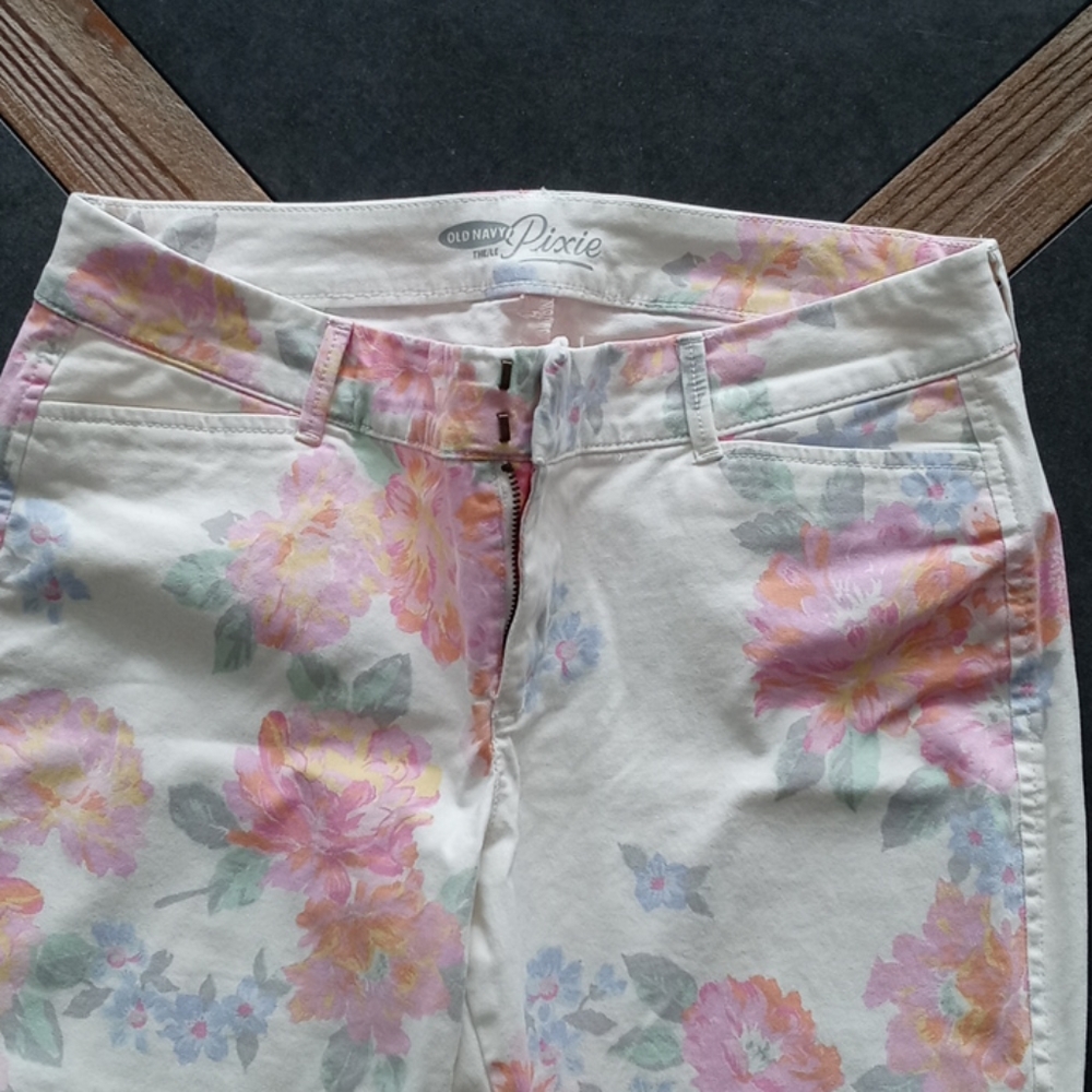 Old Navy Pixie floral print size 4 regular pants